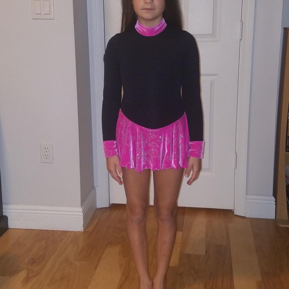 Girls Mondor small figure skating dress like new